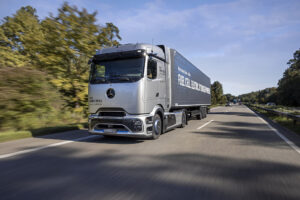 daimler truck stellt mercedes benz nextgenh2 truck vor: brennstoffzellen lkw in kleinserie für den kundeneinsatz ab ende 2026daimler truck presents mercedes benz nextgenh2 truck with small series production planned from end of 2026